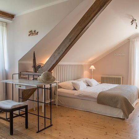 Lovely In Boutique-Hotel Velden Velden am Woerthersee Exterior photo