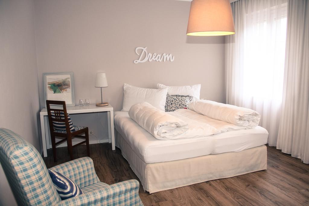 Lovely In Boutique-Hotel Velden Velden am Woerthersee Room photo