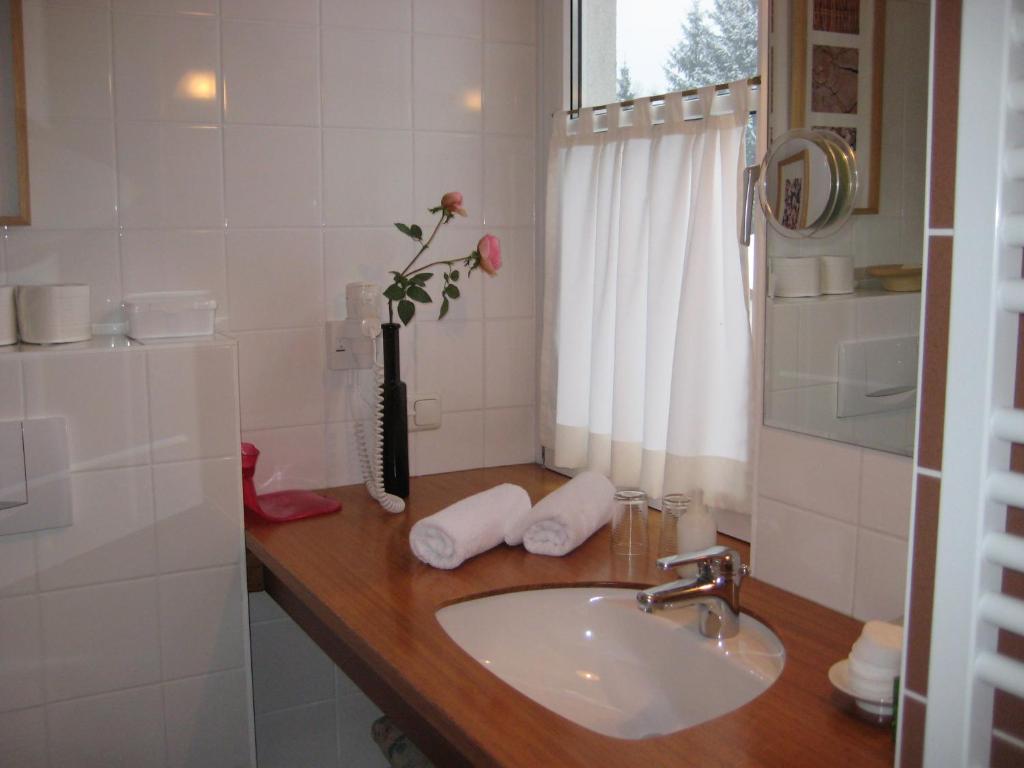 Lovely In Boutique-Hotel Velden Velden am Woerthersee Room photo